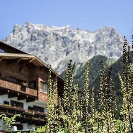 Hotel Tirolerhof - Familotel Zugspitze エールヴァルト エクステリア 写真