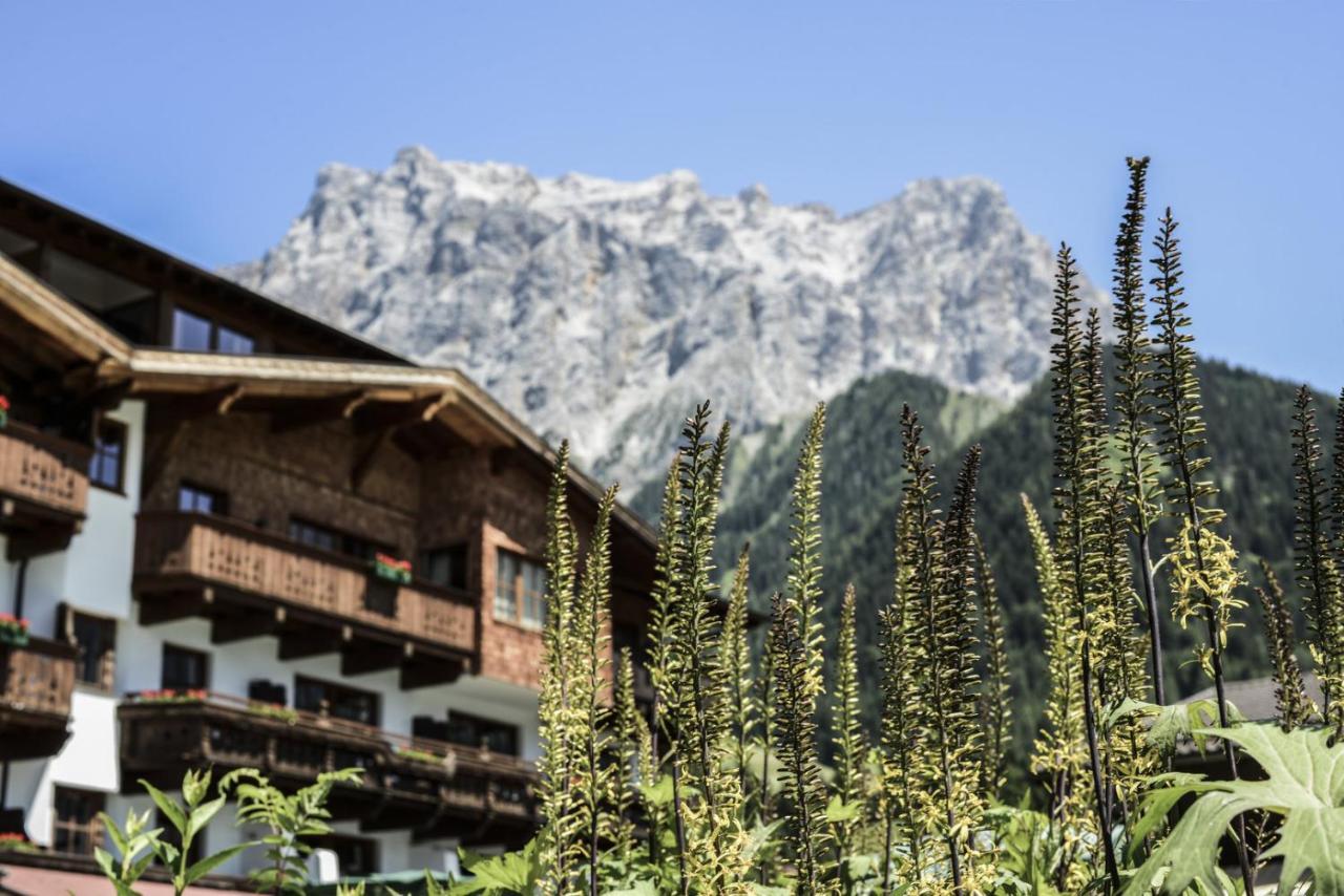 Hotel Tirolerhof - Familotel Zugspitze エールヴァルト エクステリア 写真