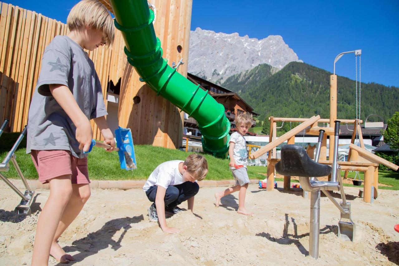 Hotel Tirolerhof - Familotel Zugspitze エールヴァルト エクステリア 写真