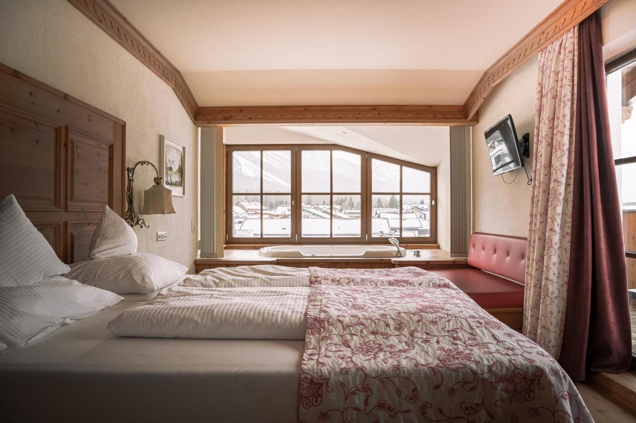 Hotel Tirolerhof - Familotel Zugspitze エールヴァルト エクステリア 写真